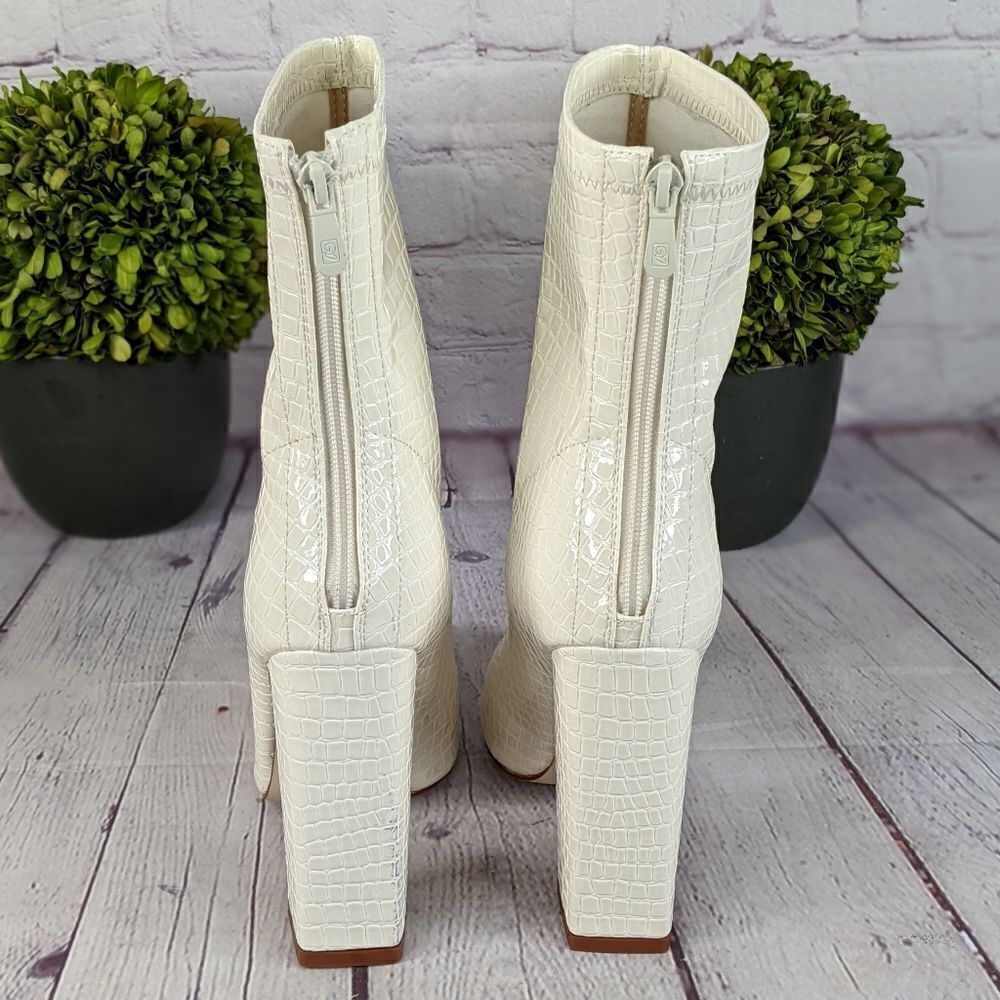 PrettyLittleThing White Croc Block Heel Point Boot - Picture 4 of 11